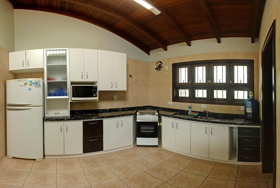 Kitchen or kitchenette, minibar, pet friendly, toaster