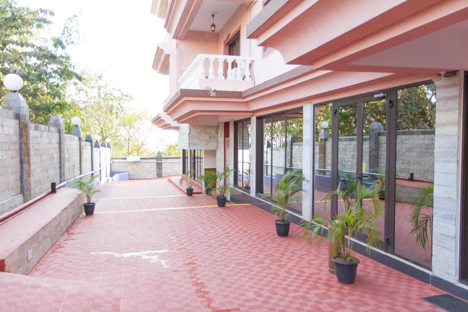 Patio, Facade/entrance