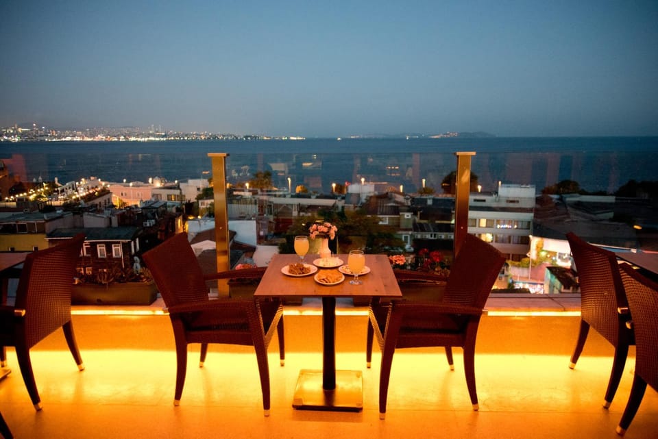 Restaurant/places to eat, Balcony/Terrace, Evening entertainment, Evening entertainment, Entertainment, Entertainment, Breakfast