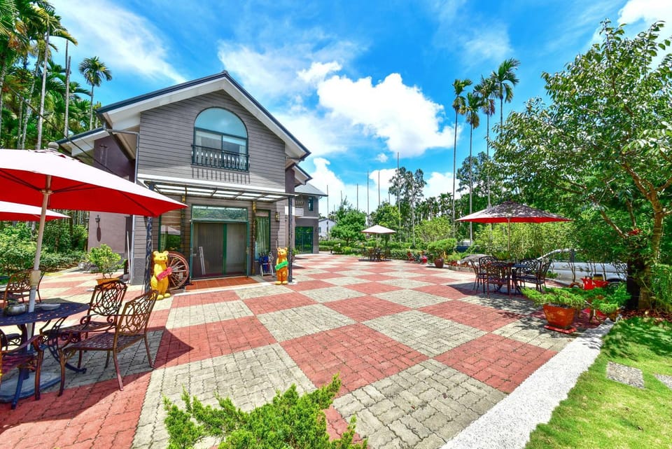 Facade/entrance, Off site, Garden, Garden view
