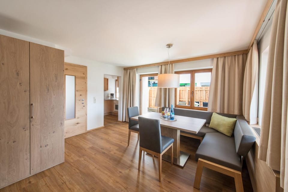 Bed, Living room, Seating area, Dining area