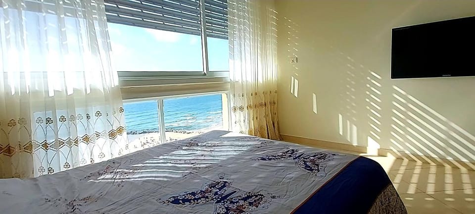 Bed, Sea view