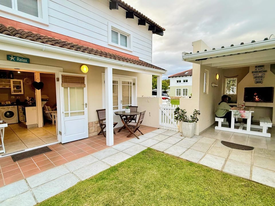 Dining area, Garden view, Entertainment