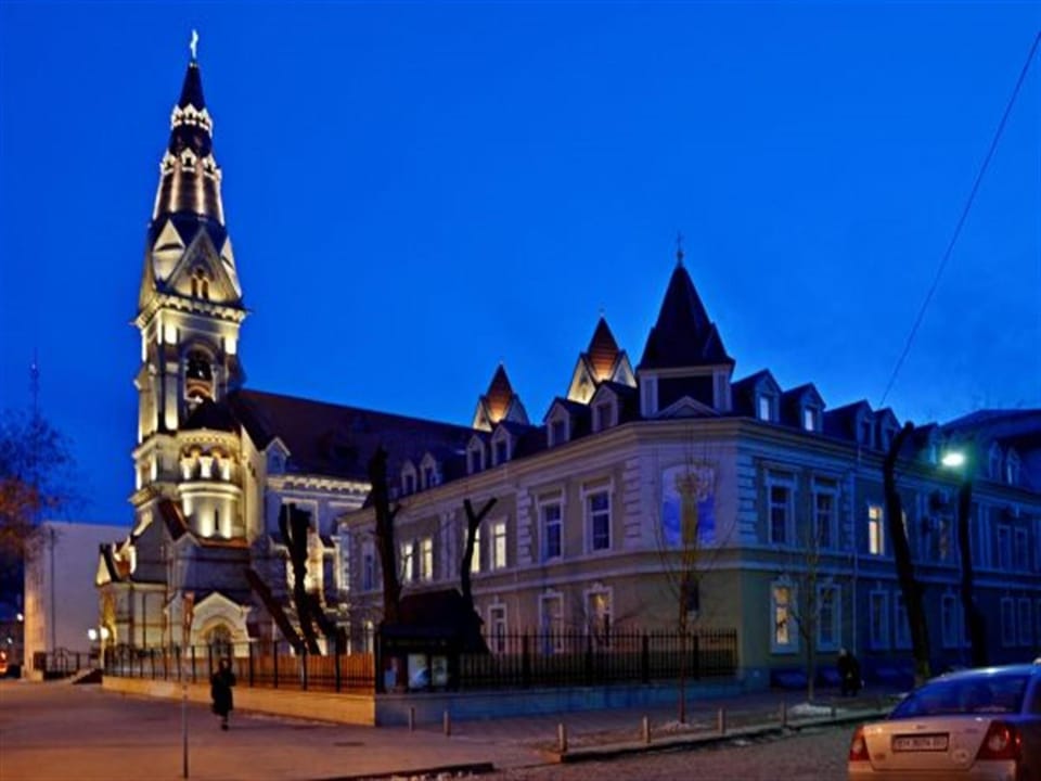 Facade/entrance, Evening entertainment, Landmark view, Family
