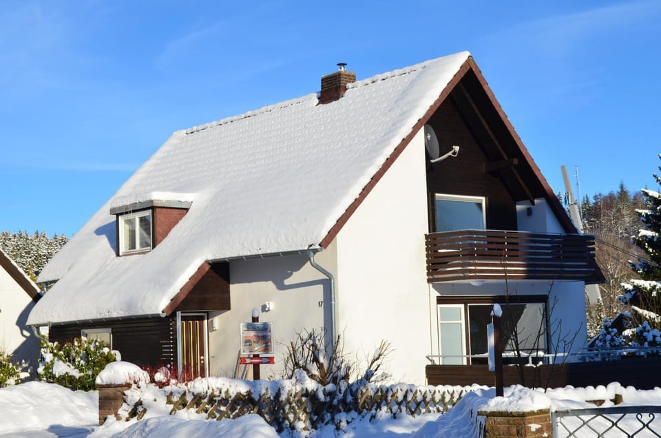 Property building, Facade/entrance, Winter