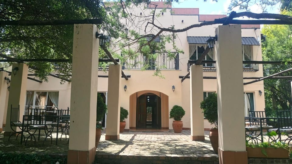 Restaurant/places to eat, Facade/entrance