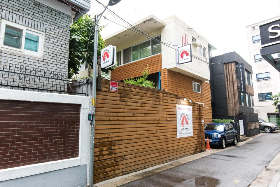Facade/entrance
