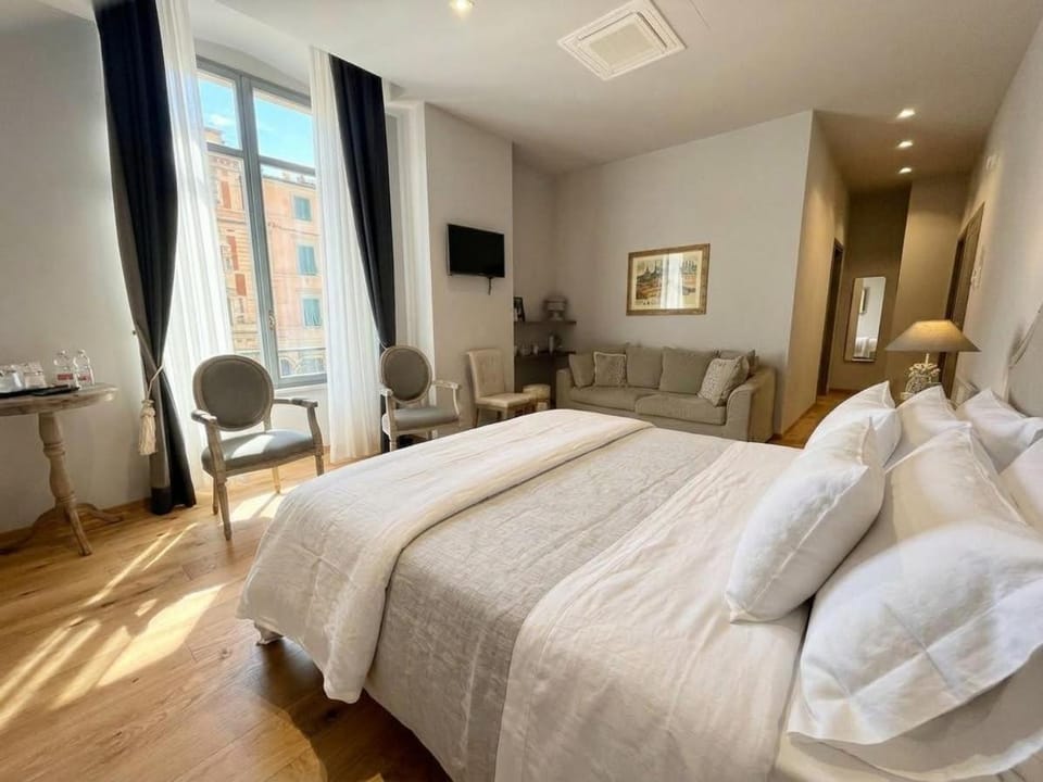 Il Duomo Luxury Suite Bed and Breakfast in Pietrasanta