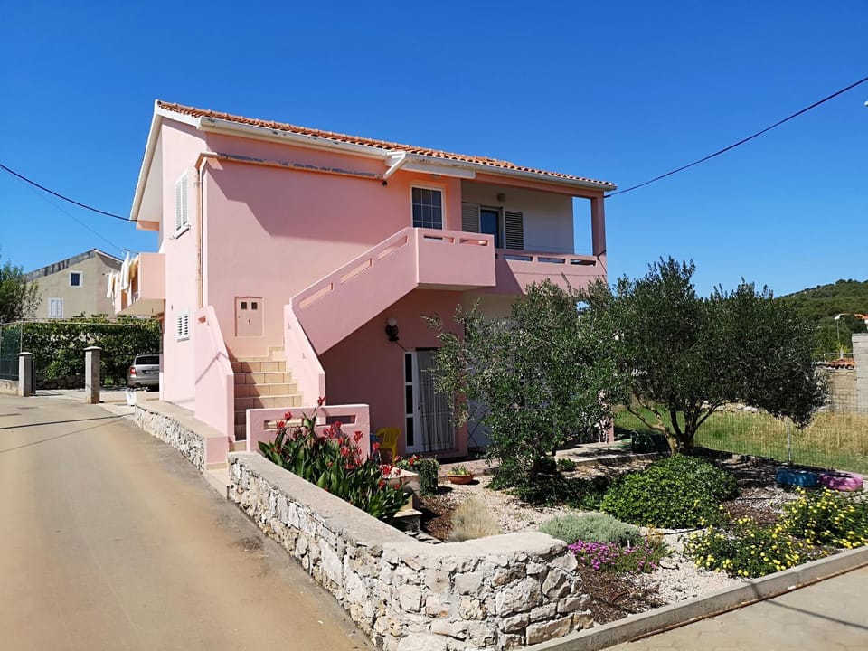 Property building, Off site, Location