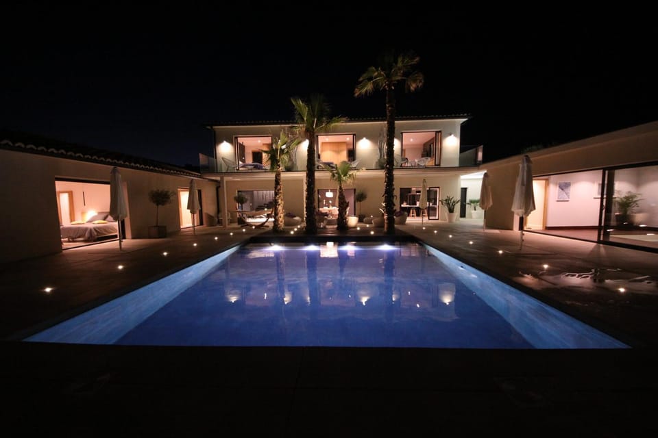 Property building, Facade/entrance, Swimming pool, Swimming pool