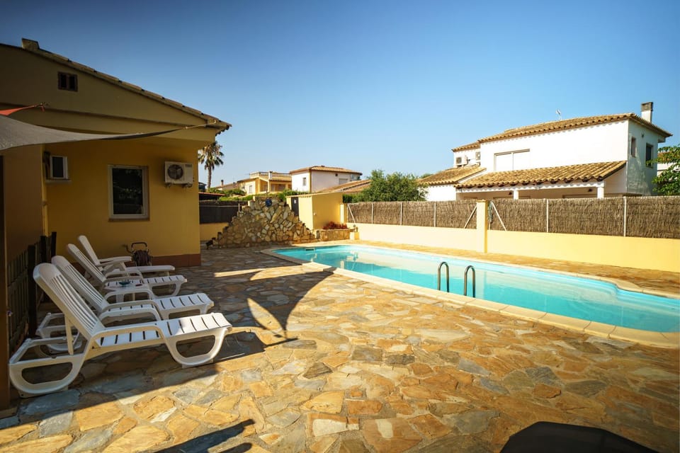 Casa Tati Strand House in Alt Empordà
