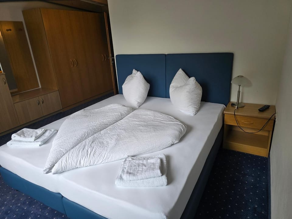 Bed, Photo of the whole room, towels, wardrobe