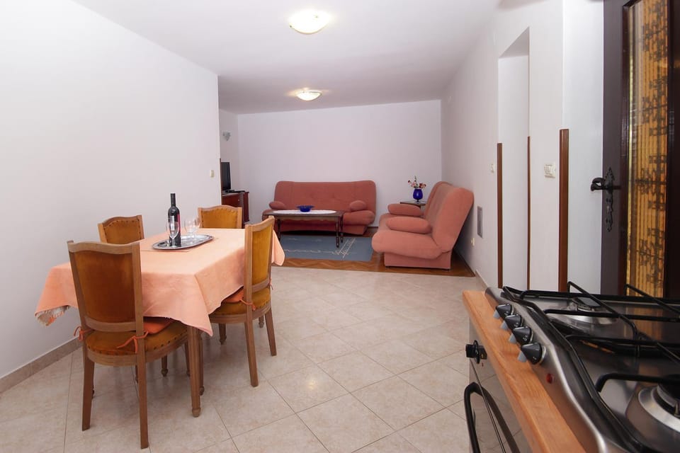Kitchen or kitchenette, Living room, Dining area
