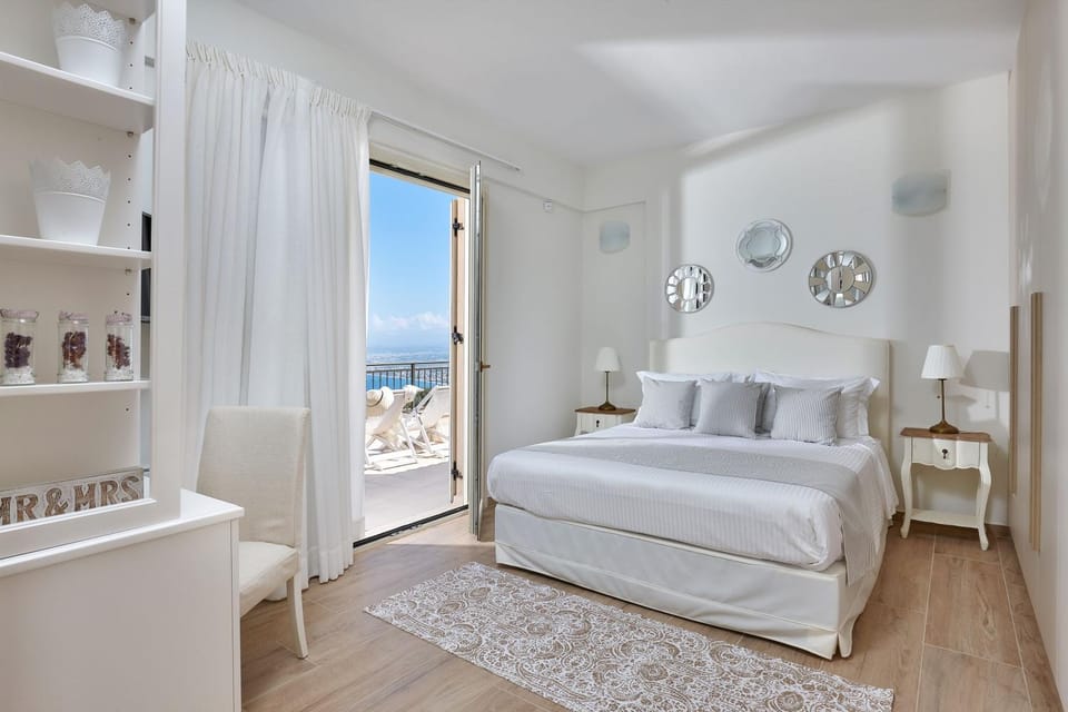 Bed, Photo of the whole room, Bedroom, Sea view