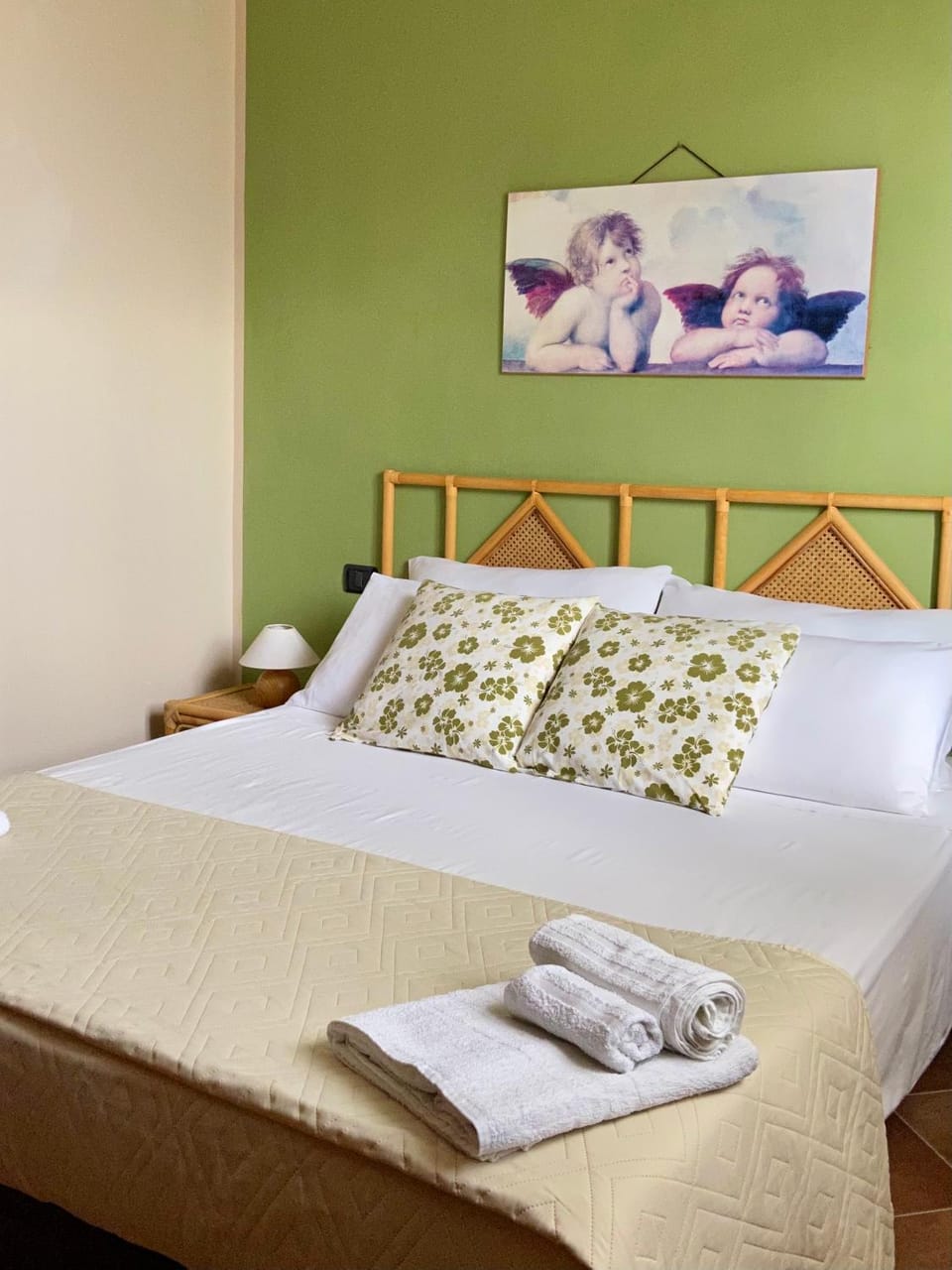 Bedroom, towels