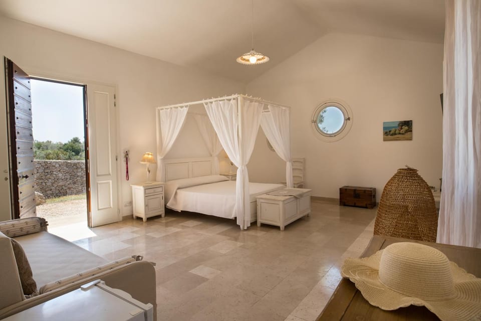 Seating area, Bedroom
