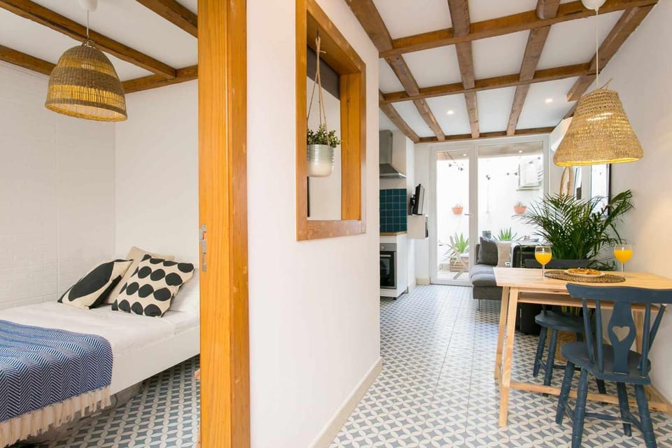 Bedroom, Meals