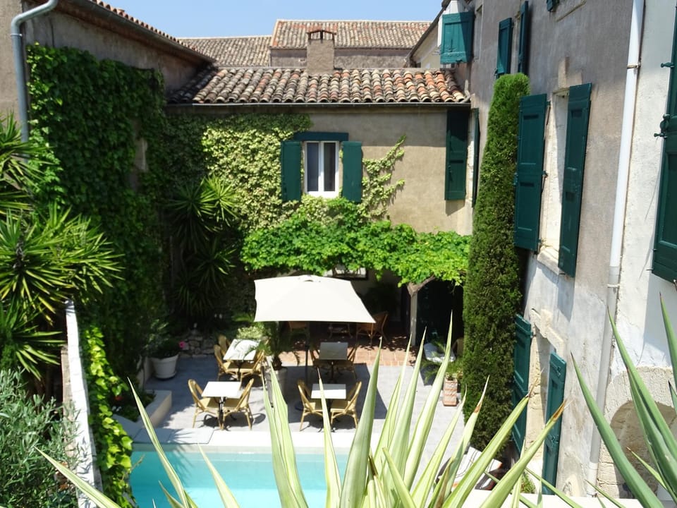 Patio, Swimming pool, Swimming pool, Internal: Not applicable to any particular room