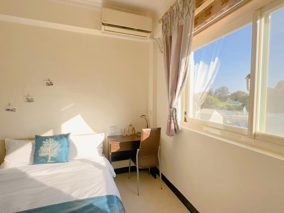 Bed, Photo of the whole room, Bedroom, air conditioner