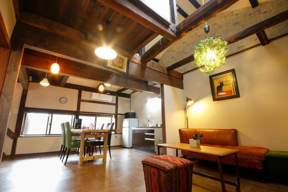 Living room, Photo of the whole room, Decorative detail