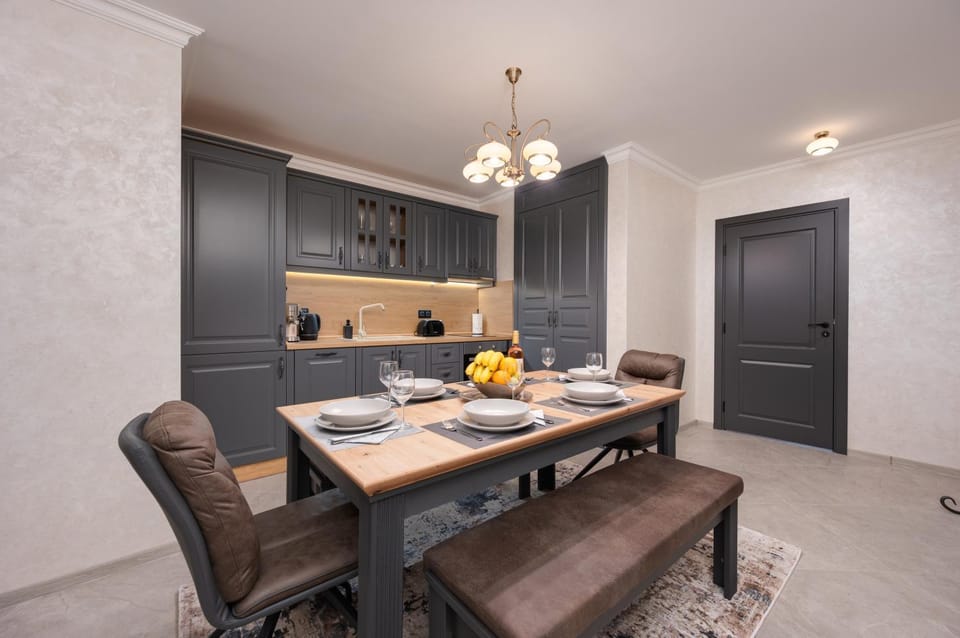 Seating area, kitchen