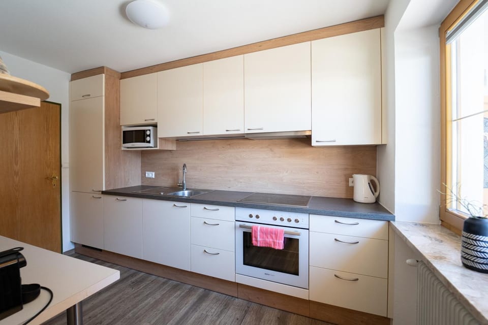 Kitchen or kitchenette, pet friendly, stove