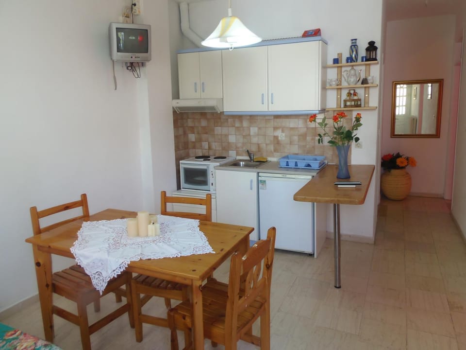 Konstantina Apartment Apartment in Peloponnese, Western Greece and the Ionian