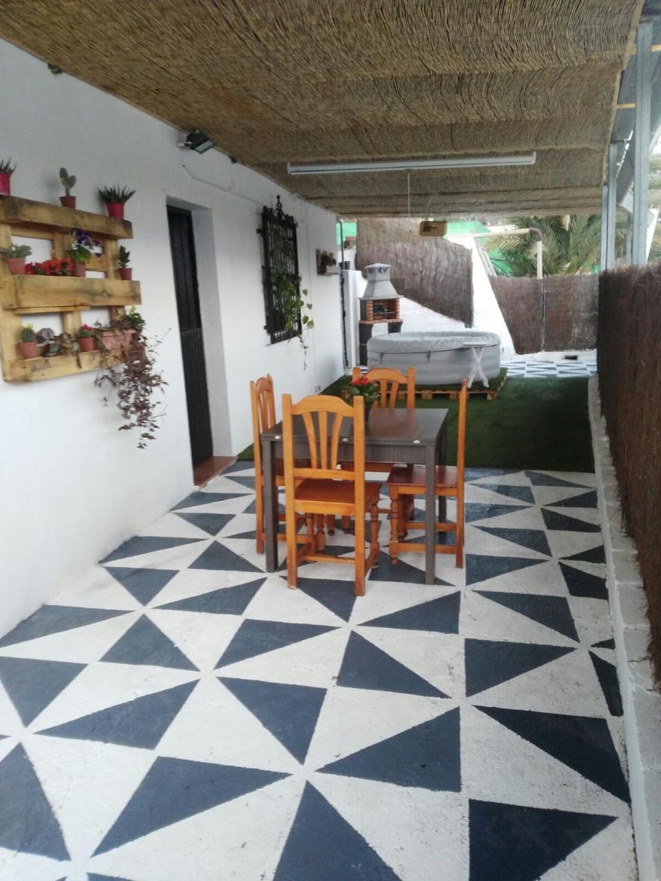 Facade/entrance, BBQ facilities, Garden, Balcony/Terrace