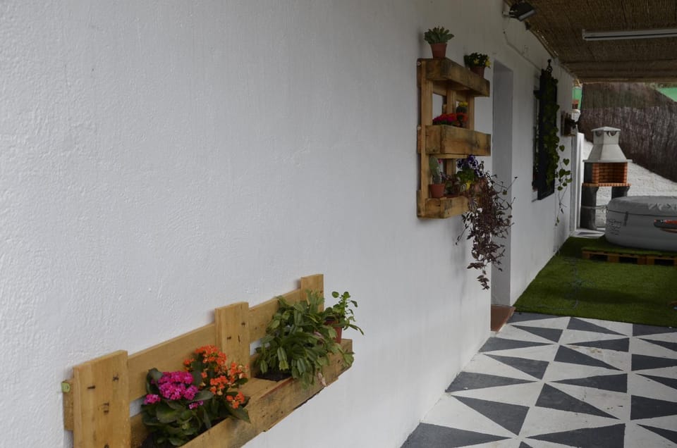 Facade/entrance, Balcony/Terrace