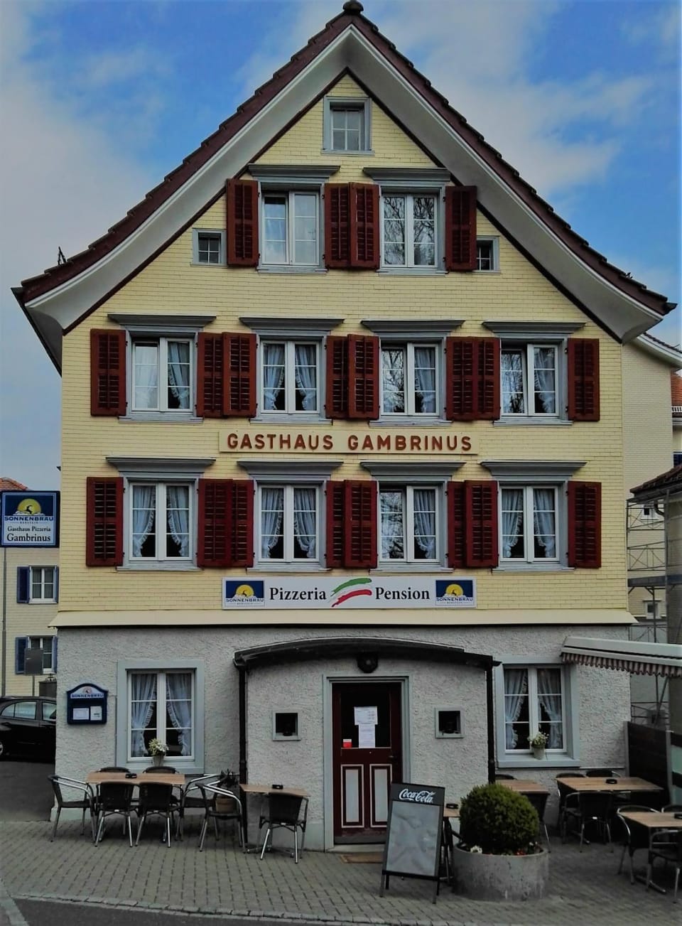 Facade/entrance