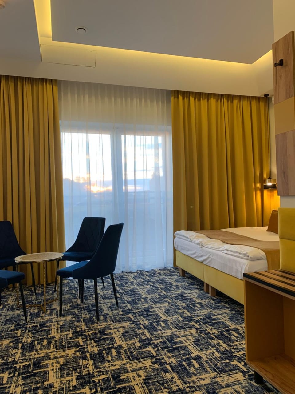 Bed, Living room, Photo of the whole room, Seating area, Bedroom