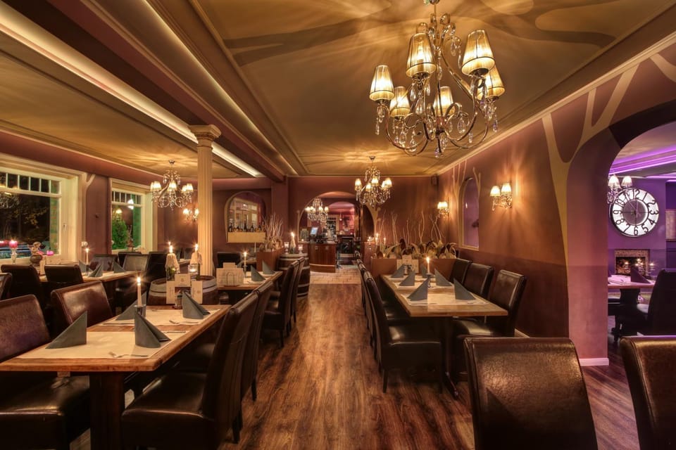 Restaurant/places to eat, Restaurant/places to eat