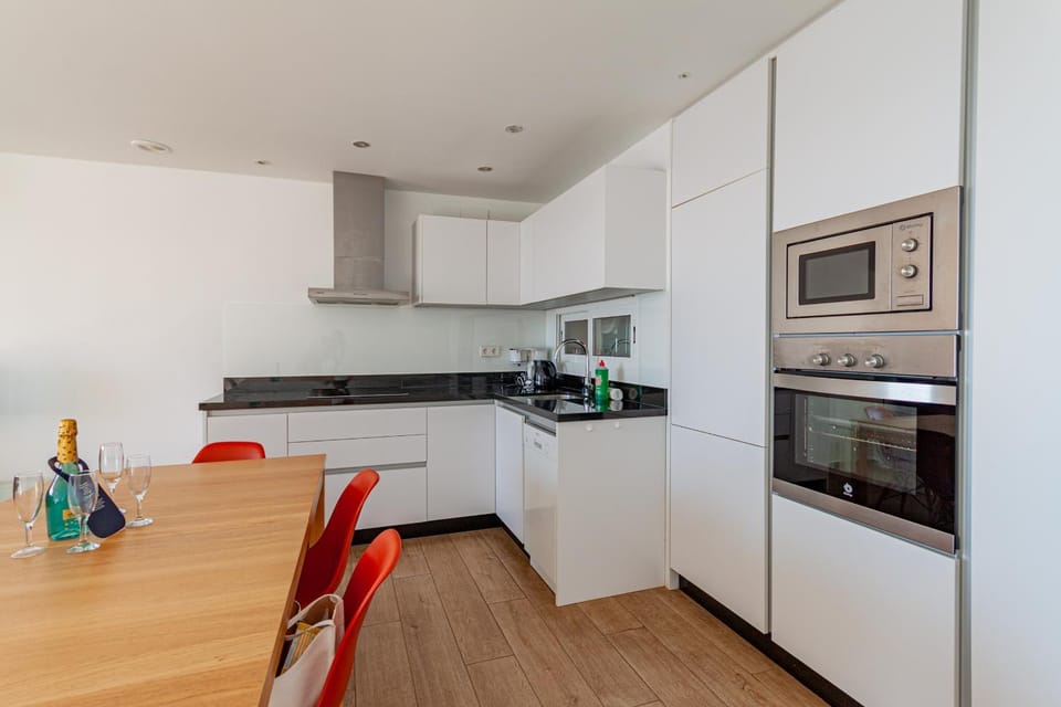 Kitchen or kitchenette, Dining area, Communal kitchen