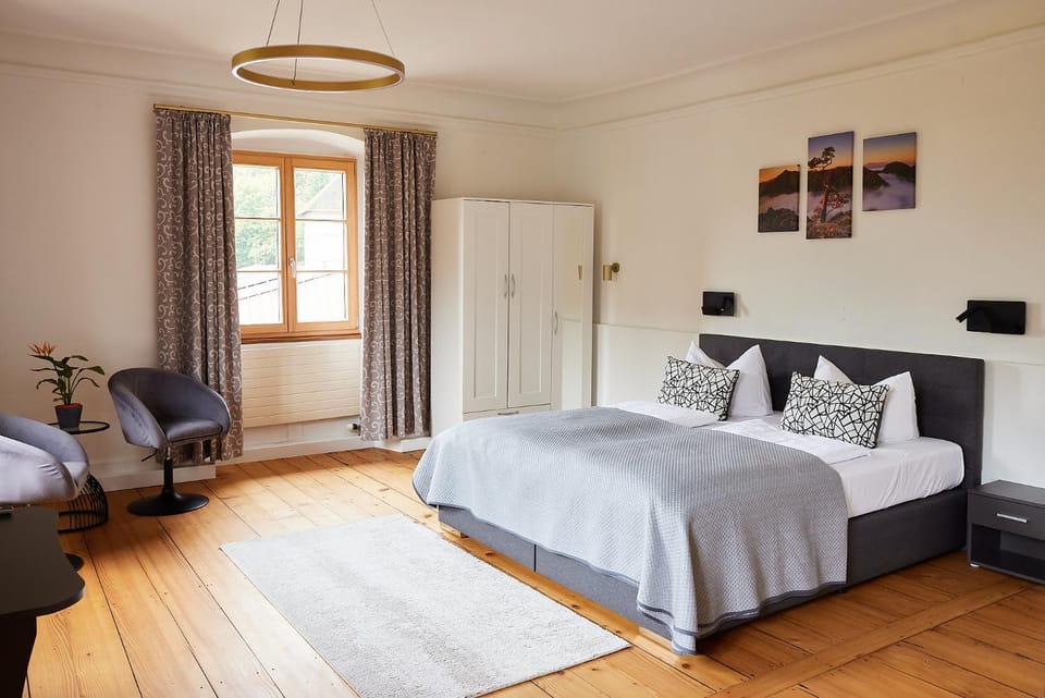 Bed, Photo of the whole room, Bedroom