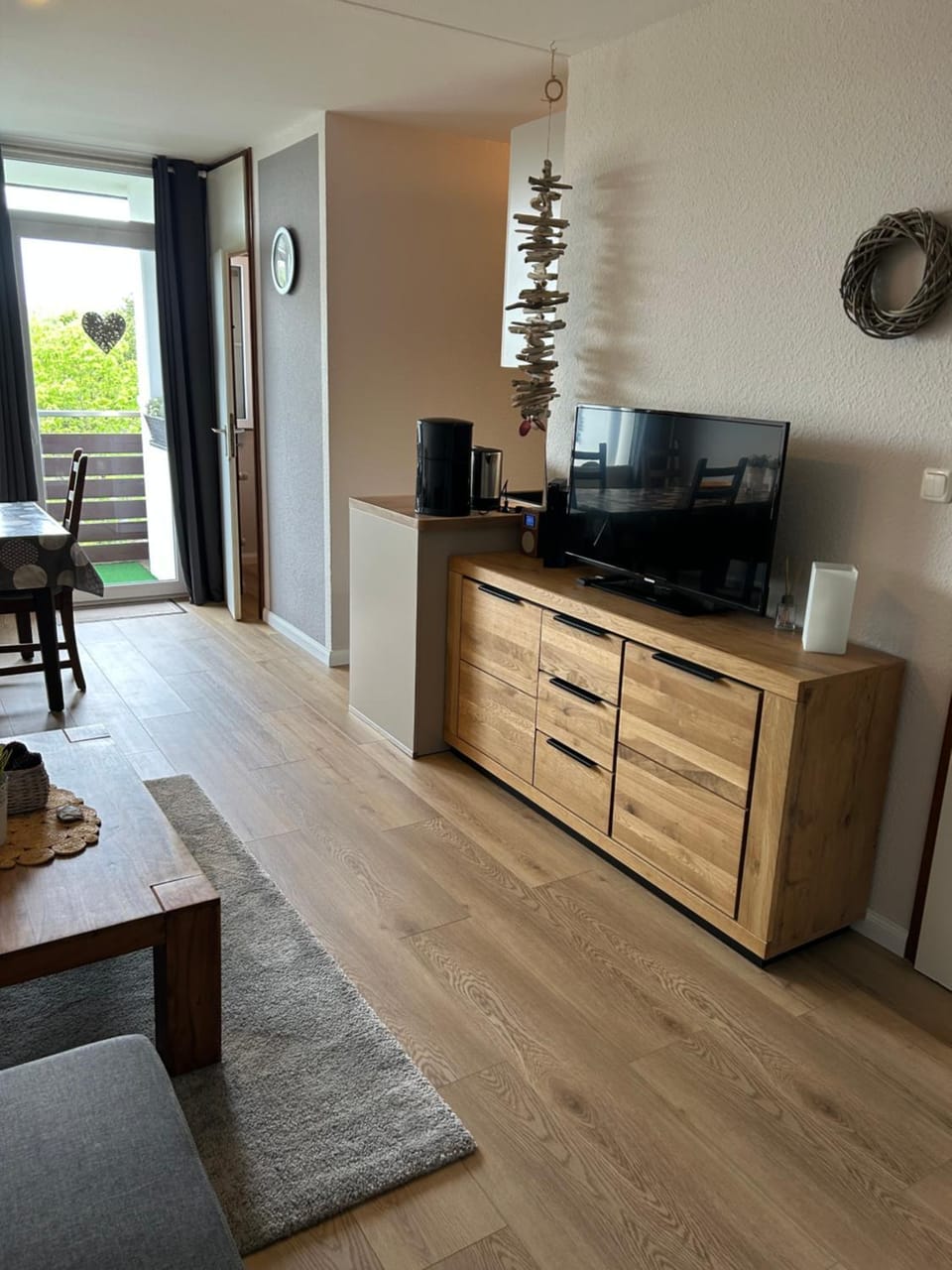 TV and multimedia, Living room, Dining area