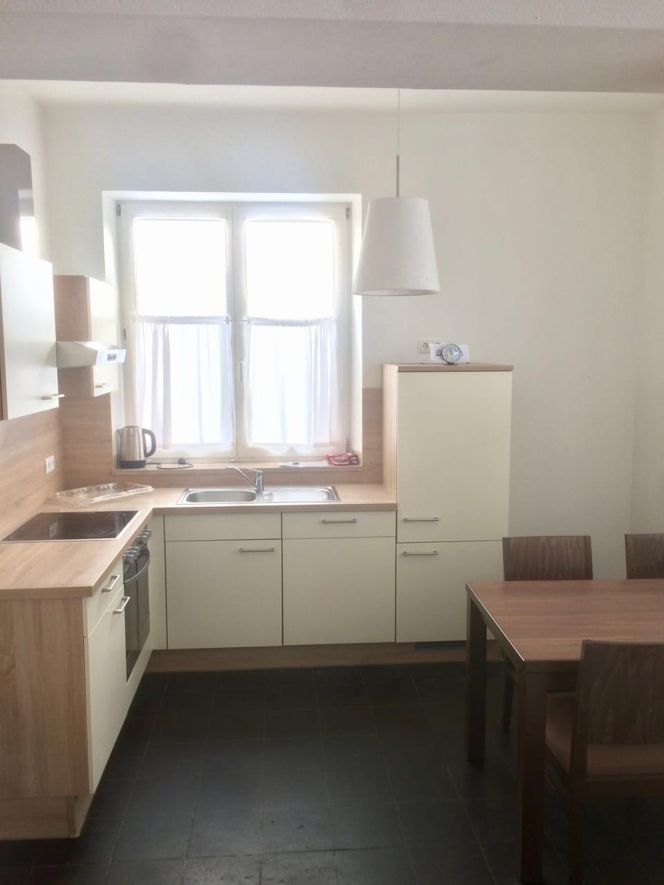 Kitchen or kitchenette, Dining area