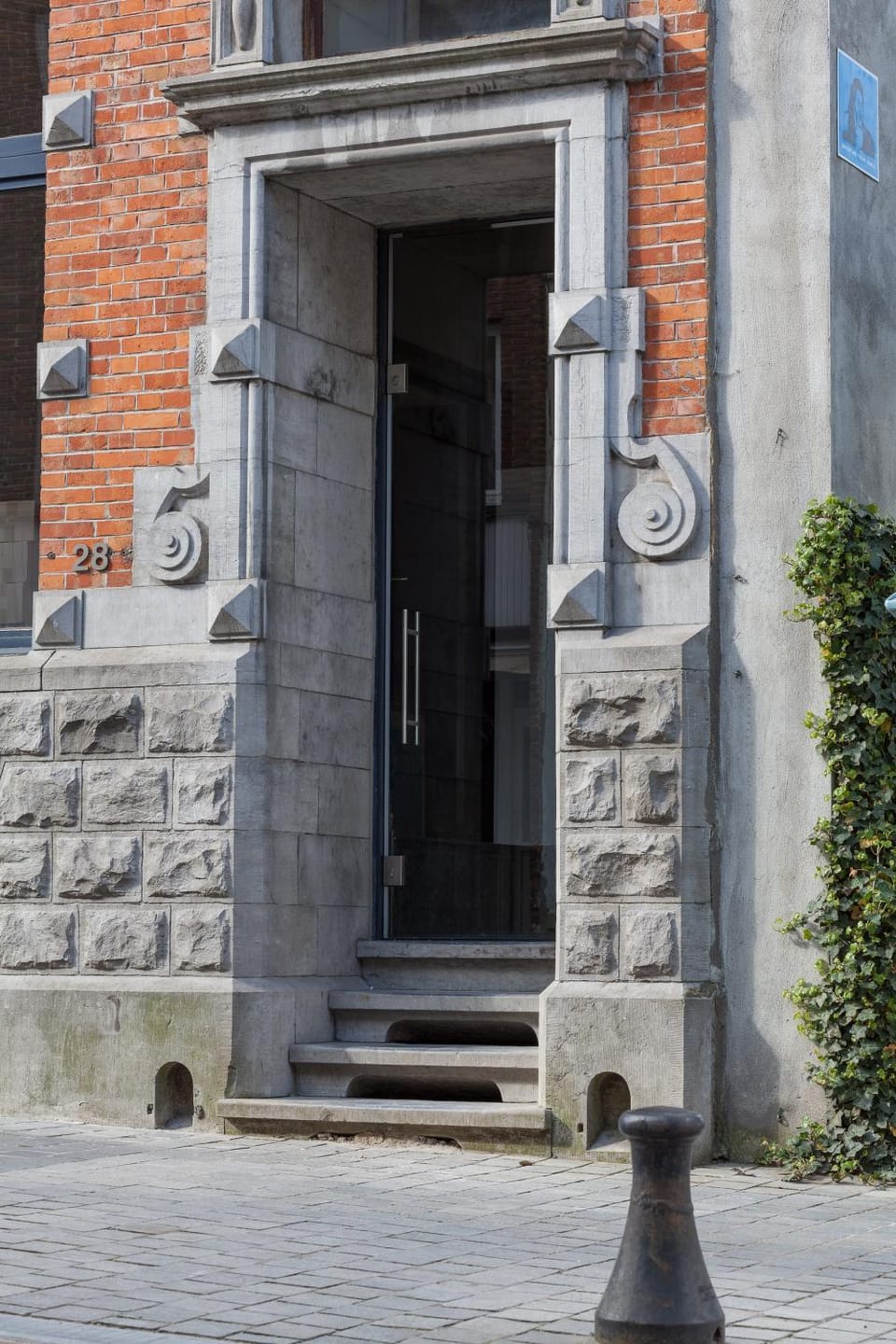 Facade/entrance