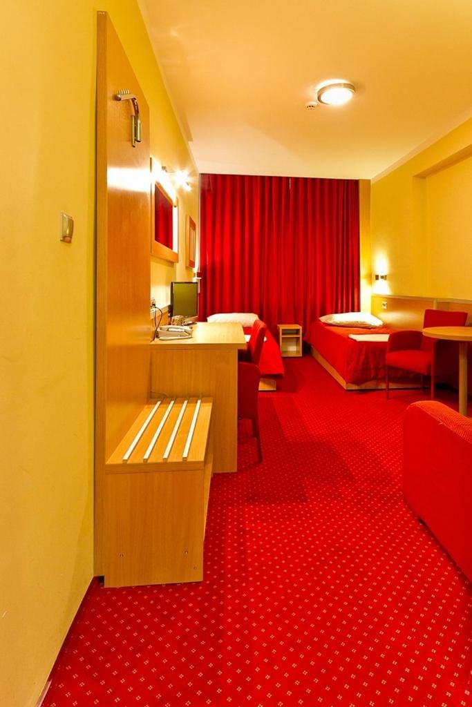 Bed, Sauna, TV and multimedia, Photo of the whole room
