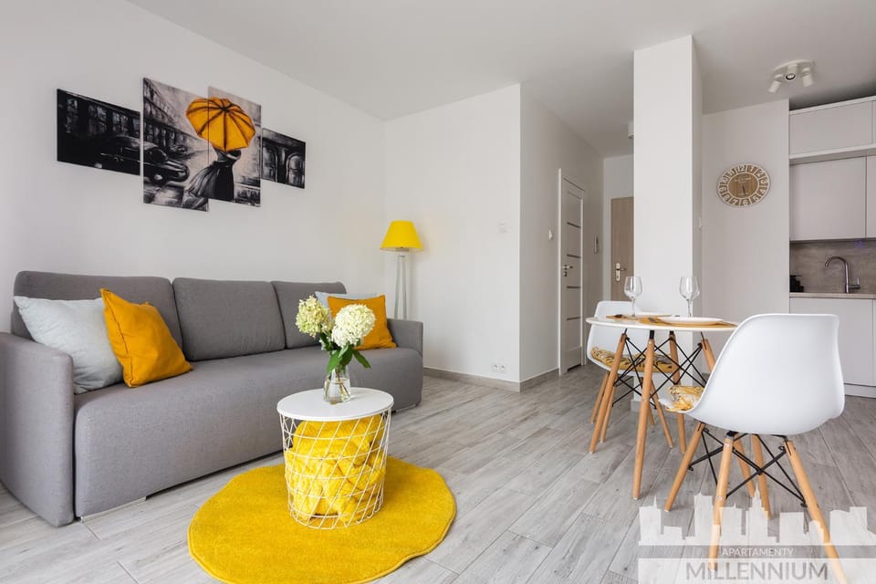 Millennium Manufaktura Yellow Apartment in Warsaw