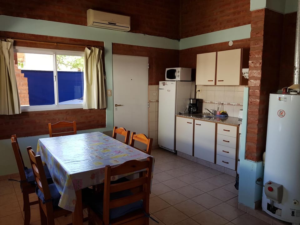 Kitchen or kitchenette, Dining area, oven, toaster