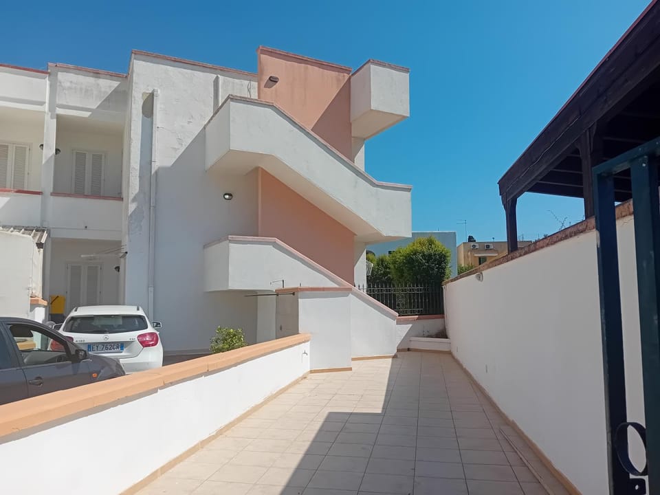 Property building, Facade/entrance, Parking