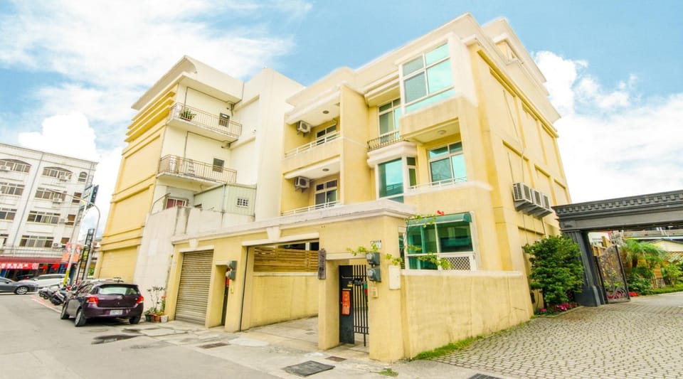 Property building, Facade/entrance