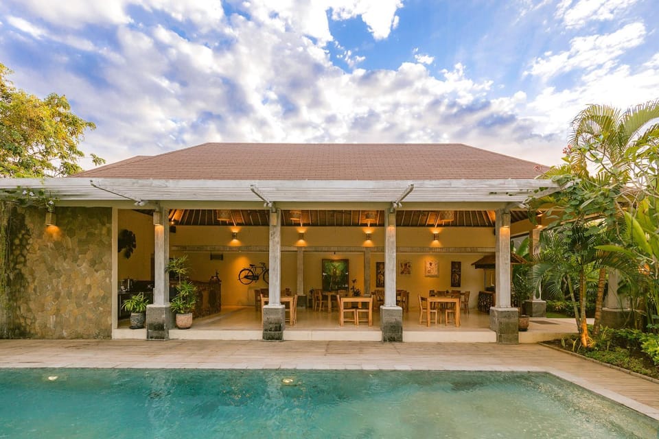 Restaurant/places to eat, Swimming pool