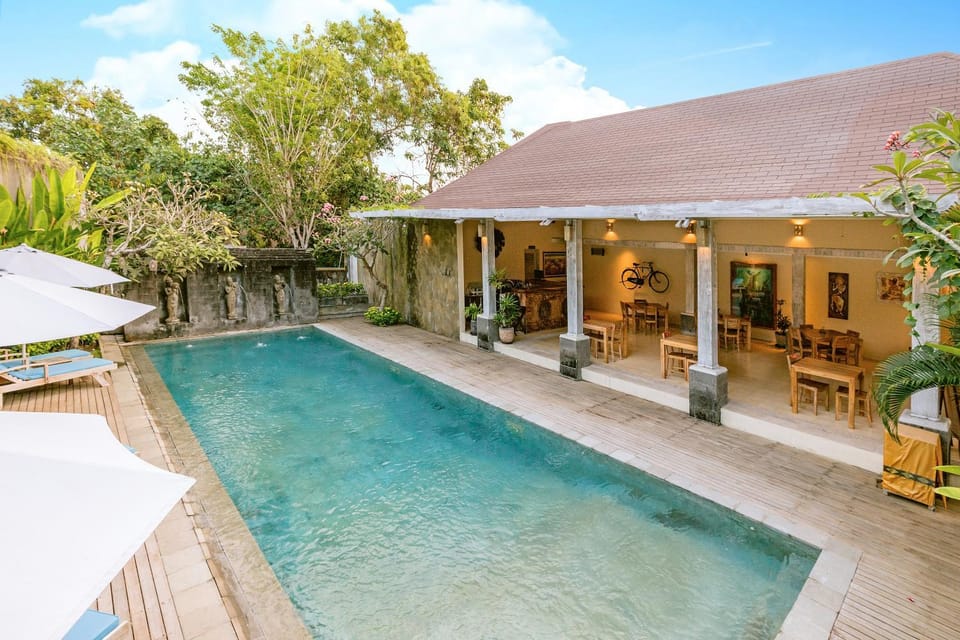 Restaurant/places to eat, Swimming pool