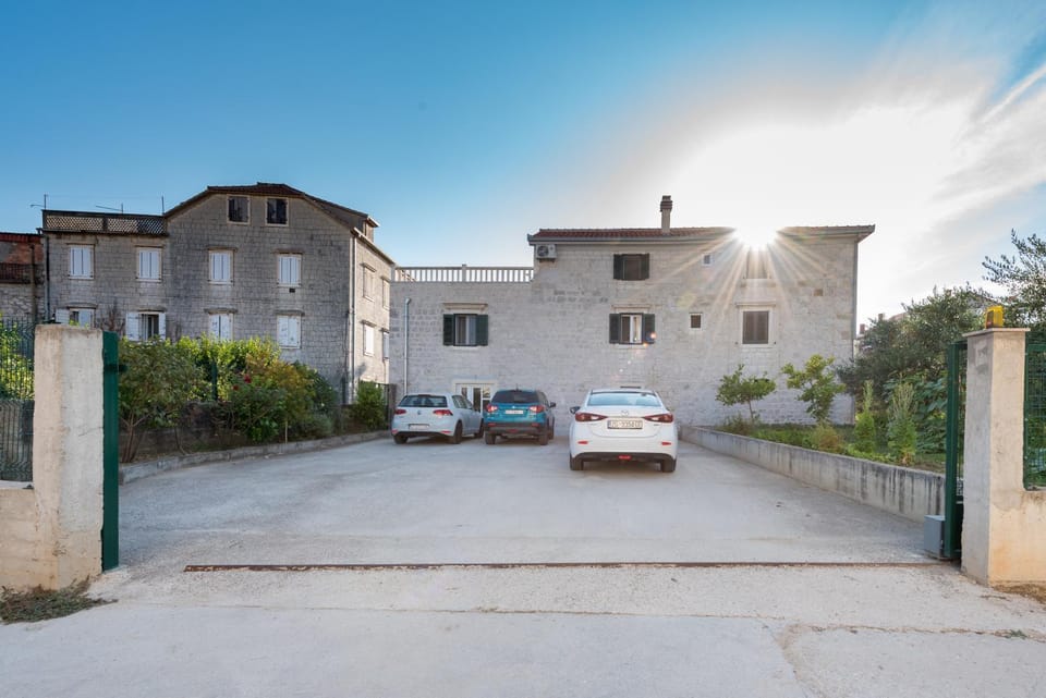 Property building, Facade/entrance