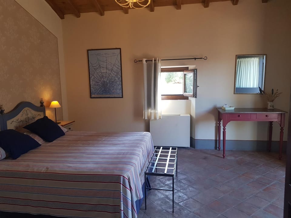 Bed, Photo of the whole room, air conditioner