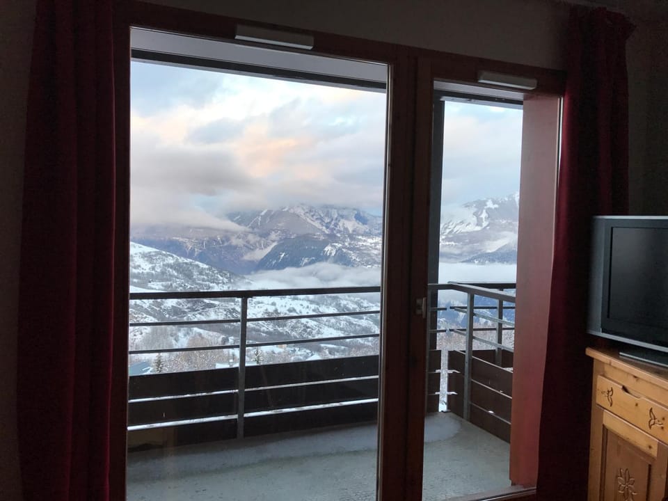 Balcony/Terrace, Mountain view