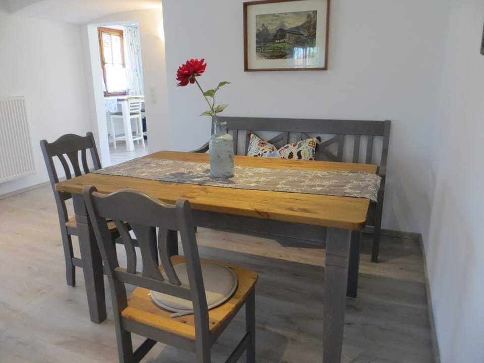 Living room, Decorative detail, Seating area, Dining area