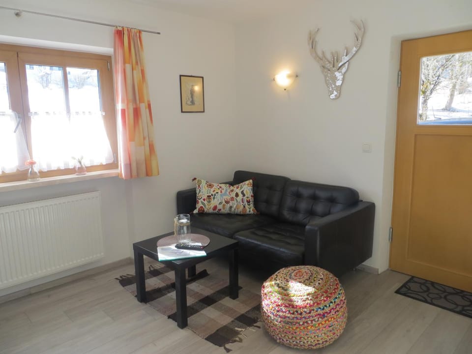 Photo of the whole room, Decorative detail