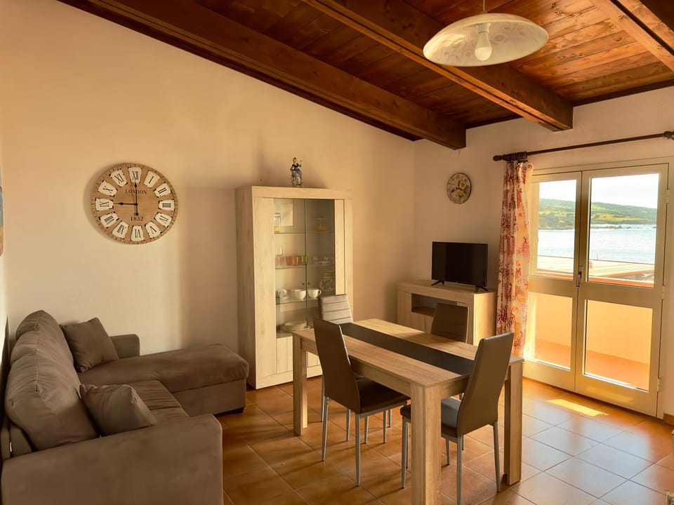 TV and multimedia, Living room, Seating area, Dining area, Evening entertainment